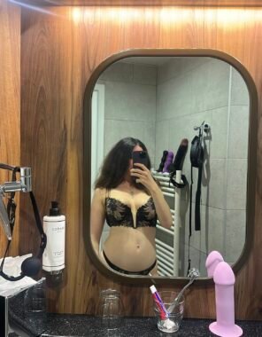 A8B6BBC7 F58A 40B9 BAAE 90C4C93D2F58 296x380